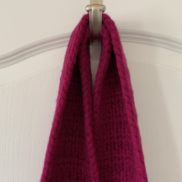 Ann Taylor Magenta 100% Cashmere Crochet Fringe Scarf New With Tag - Picture 2 of 8